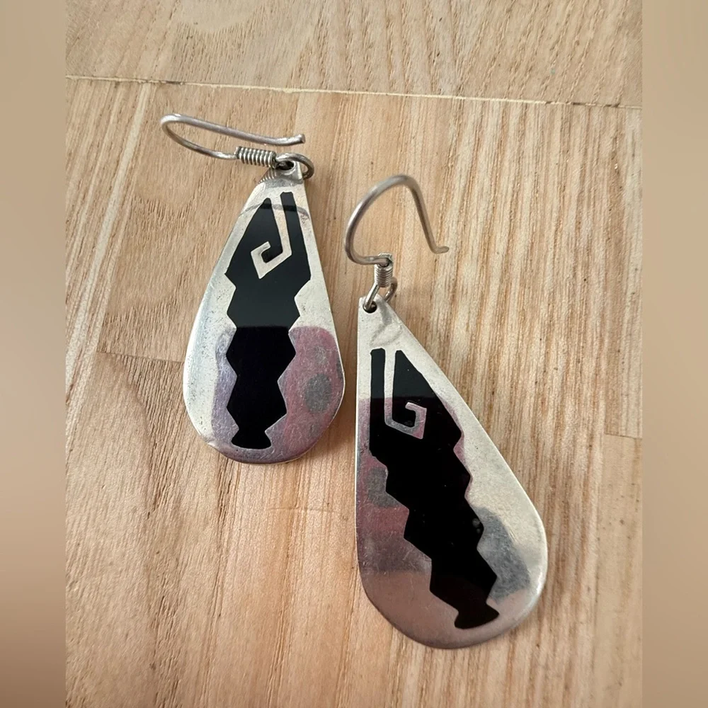 Vintage southwestern style 925 Sterling silver and black inlay teardrop earrings